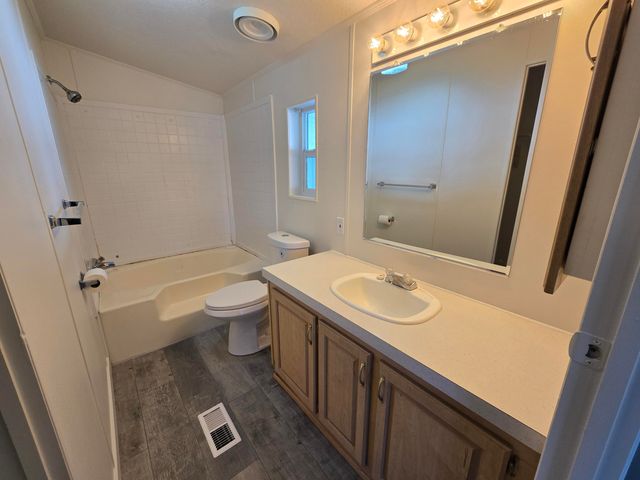 633 E Archwood Drive UNIT 43, Eagle Point, OR 97524