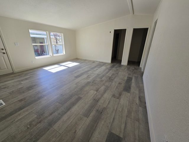 633 E Archwood Drive UNIT 43, Eagle Point, OR 97524