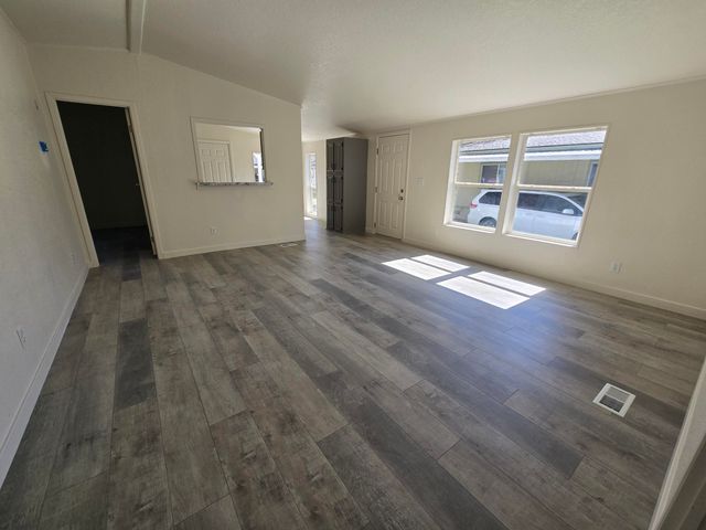 633 E Archwood Drive UNIT 43, Eagle Point, OR 97524