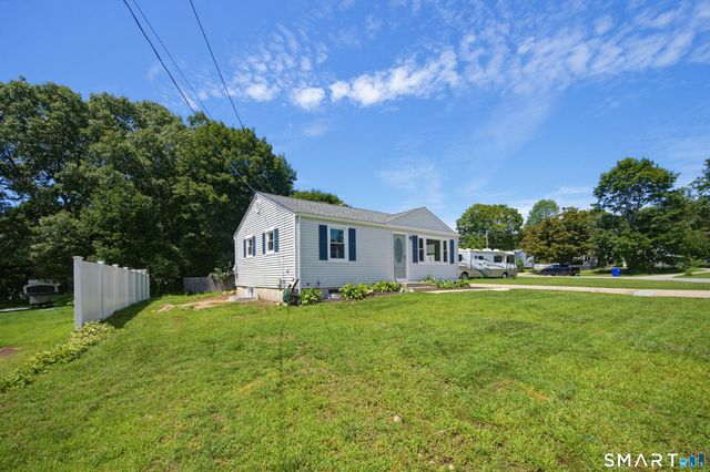 8 Cedar Drive, North Stonington, CT 06359