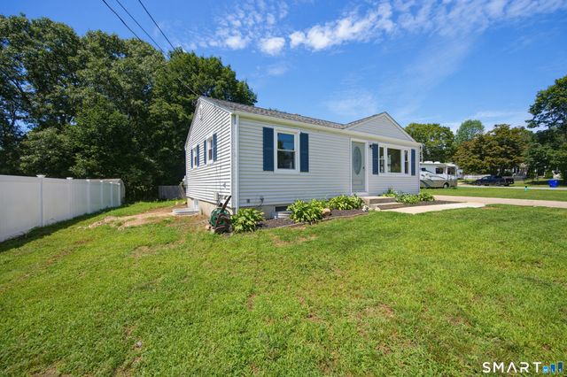 8 Cedar Drive, North Stonington, CT 06359