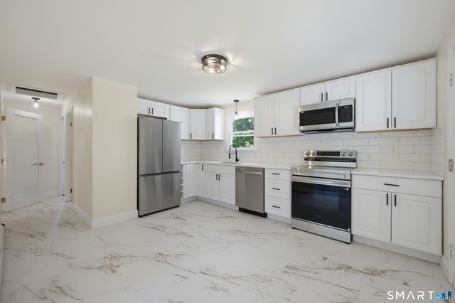 8 Cedar Drive, North Stonington, CT 06359