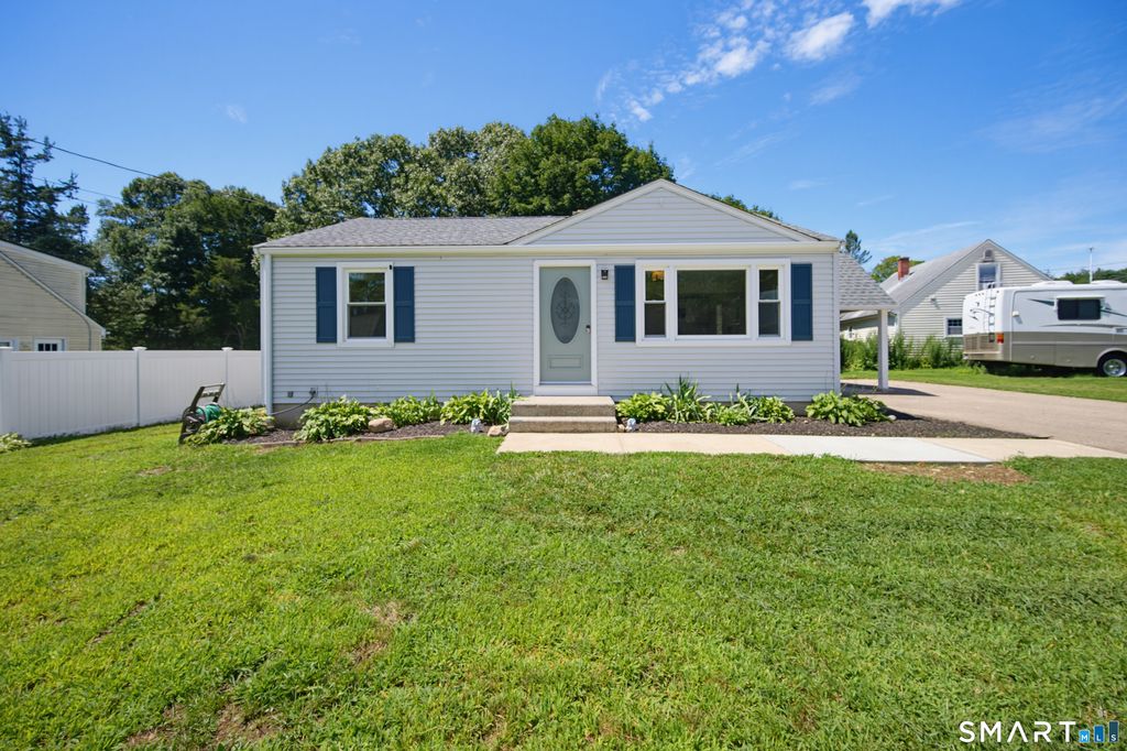 8 Cedar Drive, North Stonington, CT 06359