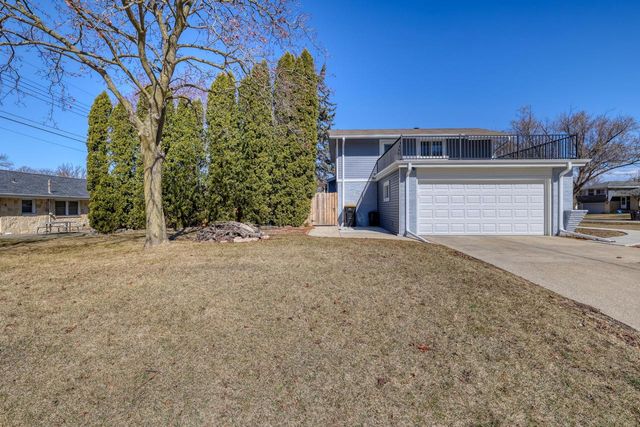 4605 N 107th STREET, Wauwatosa, WI 53225