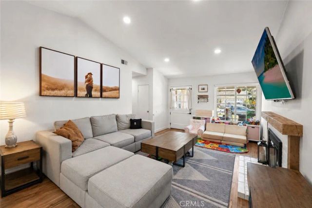 21155 Larchmont, Lake Forest, CA 92630