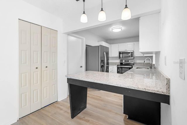 2214 HIGHCLERE CIRCLE 6, Sun City Center, FL 33573