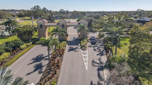 2214 HIGHCLERE CIRCLE 6, Sun City Center, FL 33573