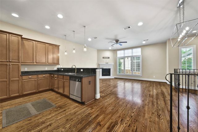 902 W 23rd Street B, Houston, TX 77008