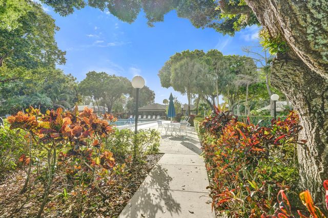 806 Cypress Boulevard 104, Pompano Beach, FL 33069