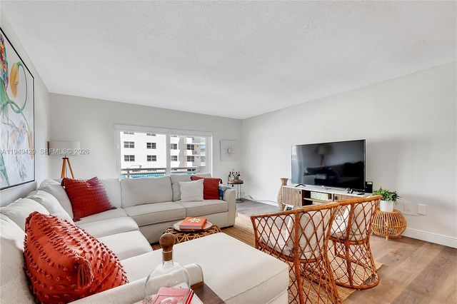 1701 S Ocean Drive 202, Hollywood, FL 33019