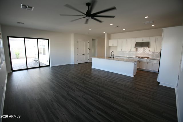 35241 N COVELITE Way, San Tan Valley, AZ 85144