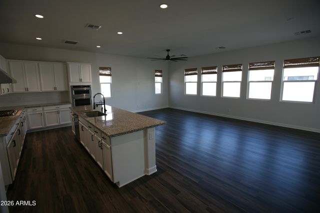 35241 N COVELITE Way, San Tan Valley, AZ 85144