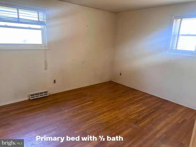 6710 MCKELDIN DR, Suitland, MD 20746