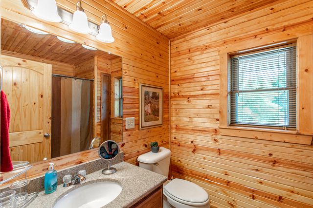 1901 River Valley Road, Doniphan, MO 63935