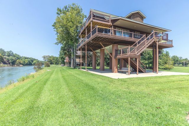 1901 River Valley Road, Doniphan, MO 63935