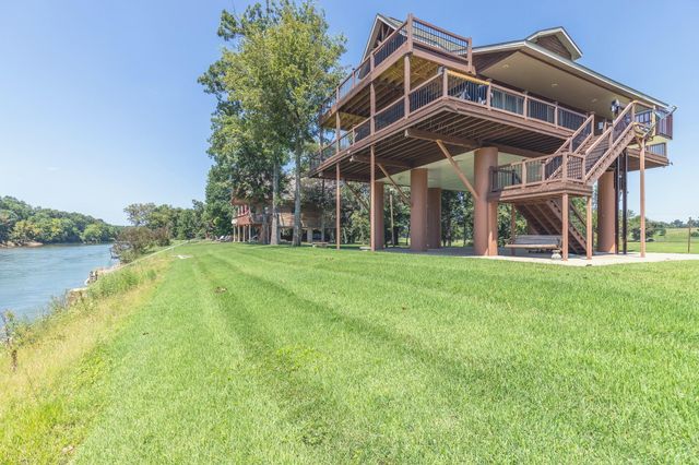 1901 River Valley Road, Doniphan, MO 63935