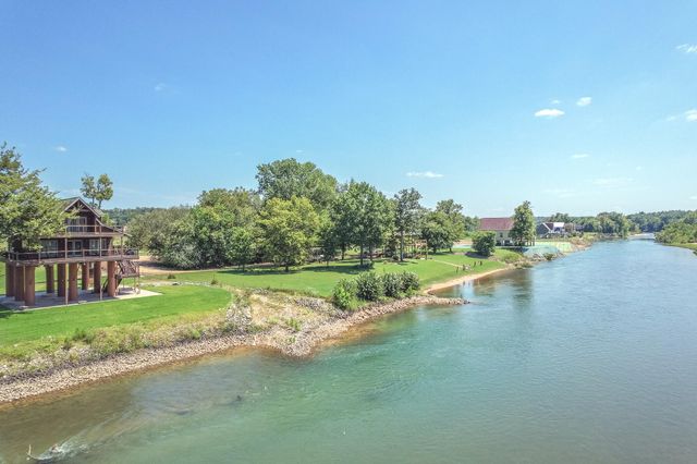 1901 River Valley Road, Doniphan, MO 63935