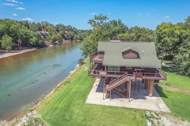 1901 River Valley Road, Doniphan, MO 63935