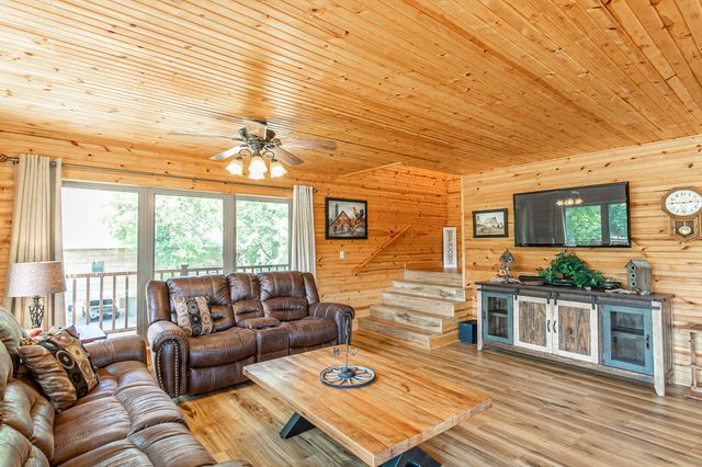 1901 River Valley Road, Doniphan, MO 63935