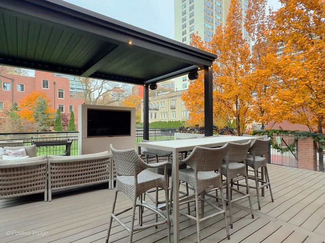 3026 N Lake Shore Drive, Chicago, IL 60657