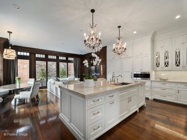 3026 N Lake Shore Drive, Chicago, IL 60657