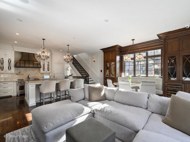 3026 N Lake Shore Drive, Chicago, IL 60657