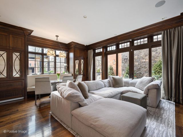 3026 N Lake Shore Drive, Chicago, IL 60657