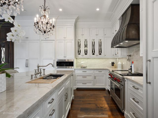 3026 N Lake Shore Drive, Chicago, IL 60657