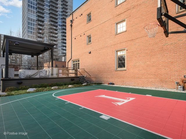 3026 N Lake Shore Drive, Chicago, IL 60657