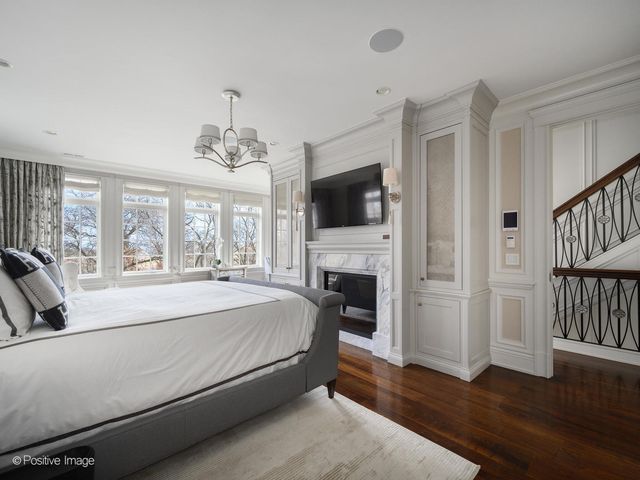 3026 N Lake Shore Drive, Chicago, IL 60657