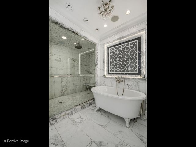3026 N Lake Shore Drive, Chicago, IL 60657