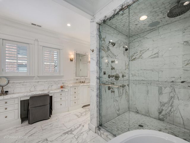 3026 N Lake Shore Drive, Chicago, IL 60657