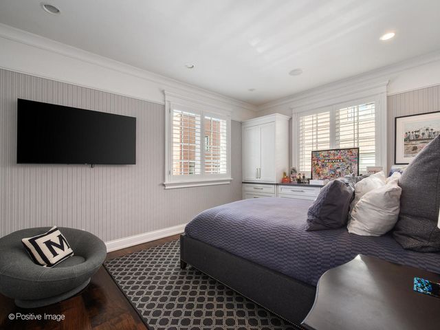 3026 N Lake Shore Drive, Chicago, IL 60657