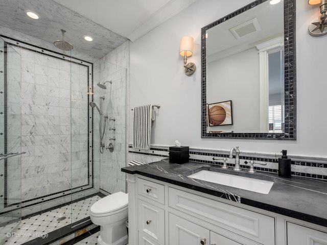 3026 N Lake Shore Drive, Chicago, IL 60657