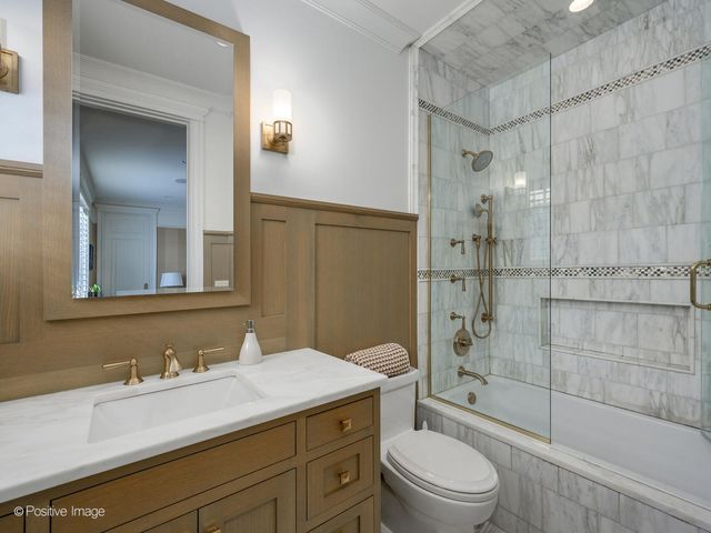3026 N Lake Shore Drive, Chicago, IL 60657