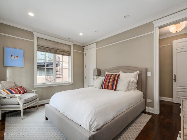3026 N Lake Shore Drive, Chicago, IL 60657