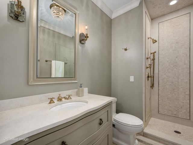 3026 N Lake Shore Drive, Chicago, IL 60657
