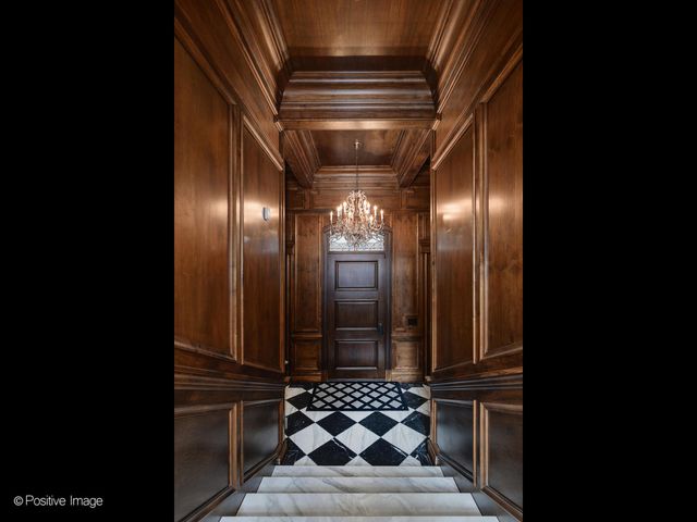 3026 N Lake Shore Drive, Chicago, IL 60657