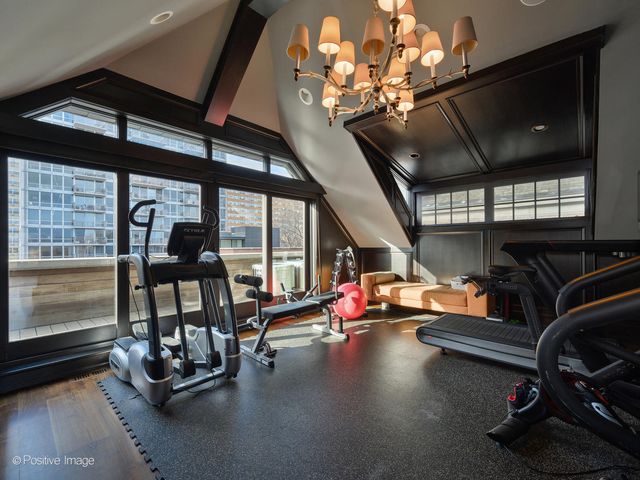 3026 N Lake Shore Drive, Chicago, IL 60657