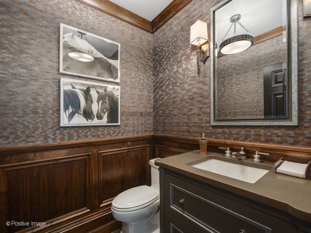 3026 N Lake Shore Drive, Chicago, IL 60657