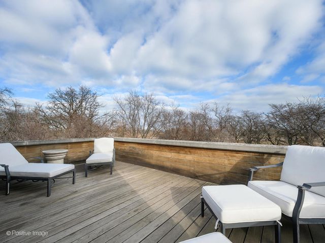 3026 N Lake Shore Drive, Chicago, IL 60657