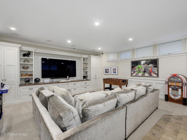 3026 N Lake Shore Drive, Chicago, IL 60657