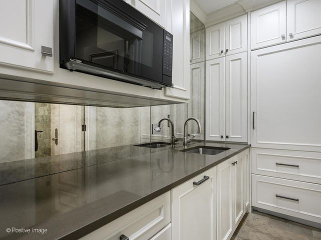 3026 N Lake Shore Drive, Chicago, IL 60657