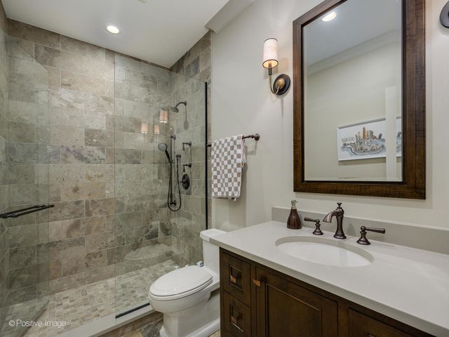 3026 N Lake Shore Drive, Chicago, IL 60657