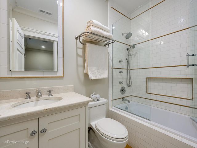 3026 N Lake Shore Drive, Chicago, IL 60657