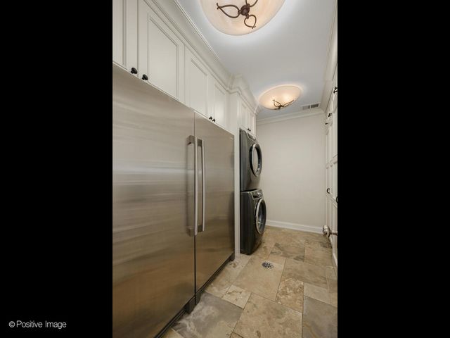 3026 N Lake Shore Drive, Chicago, IL 60657