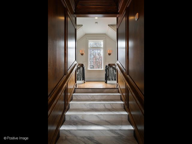 3026 N Lake Shore Drive, Chicago, IL 60657