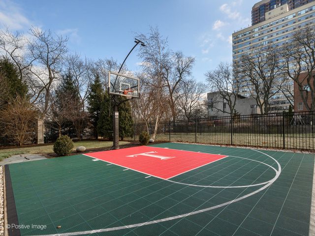 3026 N Lake Shore Drive, Chicago, IL 60657