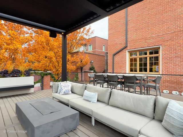 3026 N Lake Shore Drive, Chicago, IL 60657