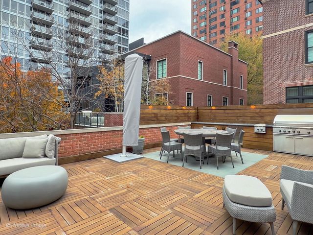 3026 N Lake Shore Drive, Chicago, IL 60657